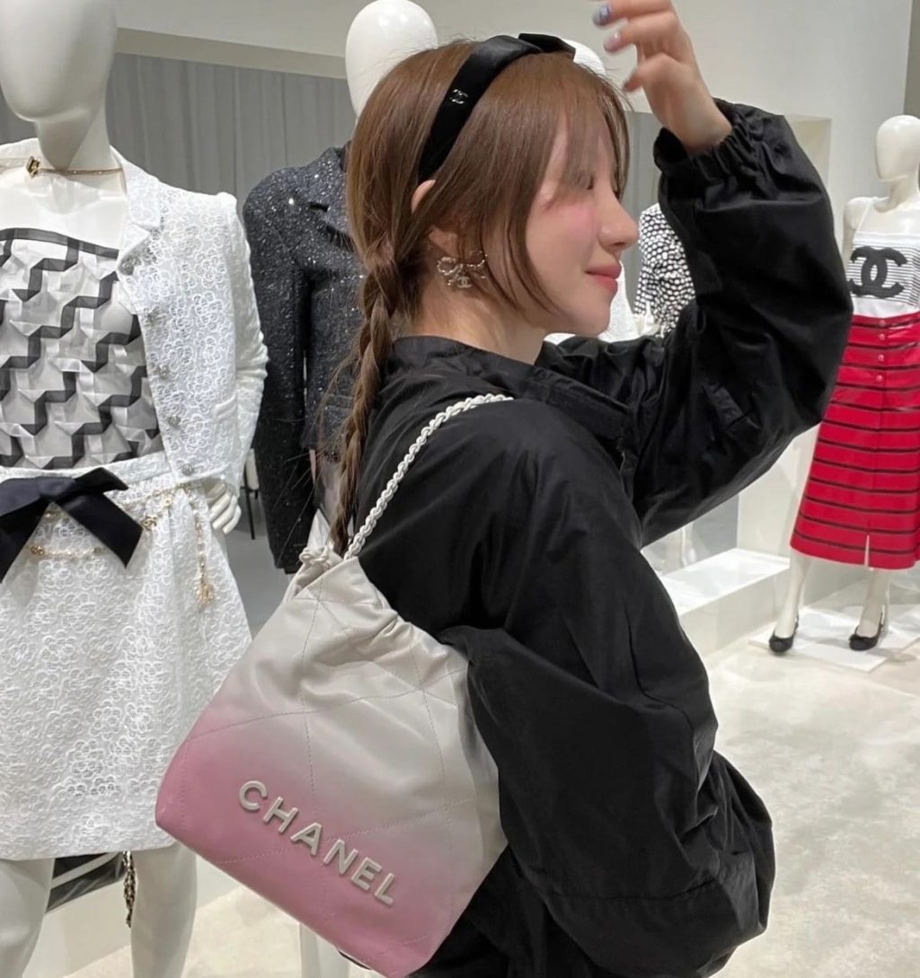 Chanel 22 Mini Handbag Patent Gradient Leather Pink 20Cm - Image 5