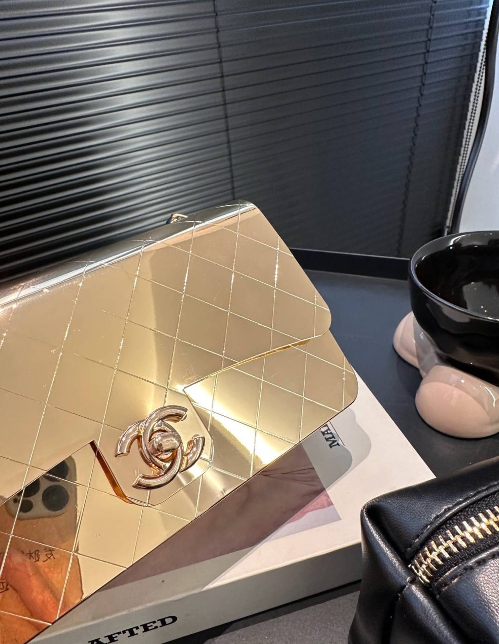 Chanel Flap Bag Gold Metal 18Cm - Image 5