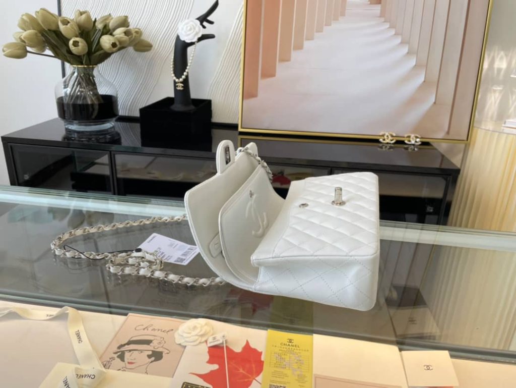 Chanel Classic Double Flap Bag White 25cm - Image 4