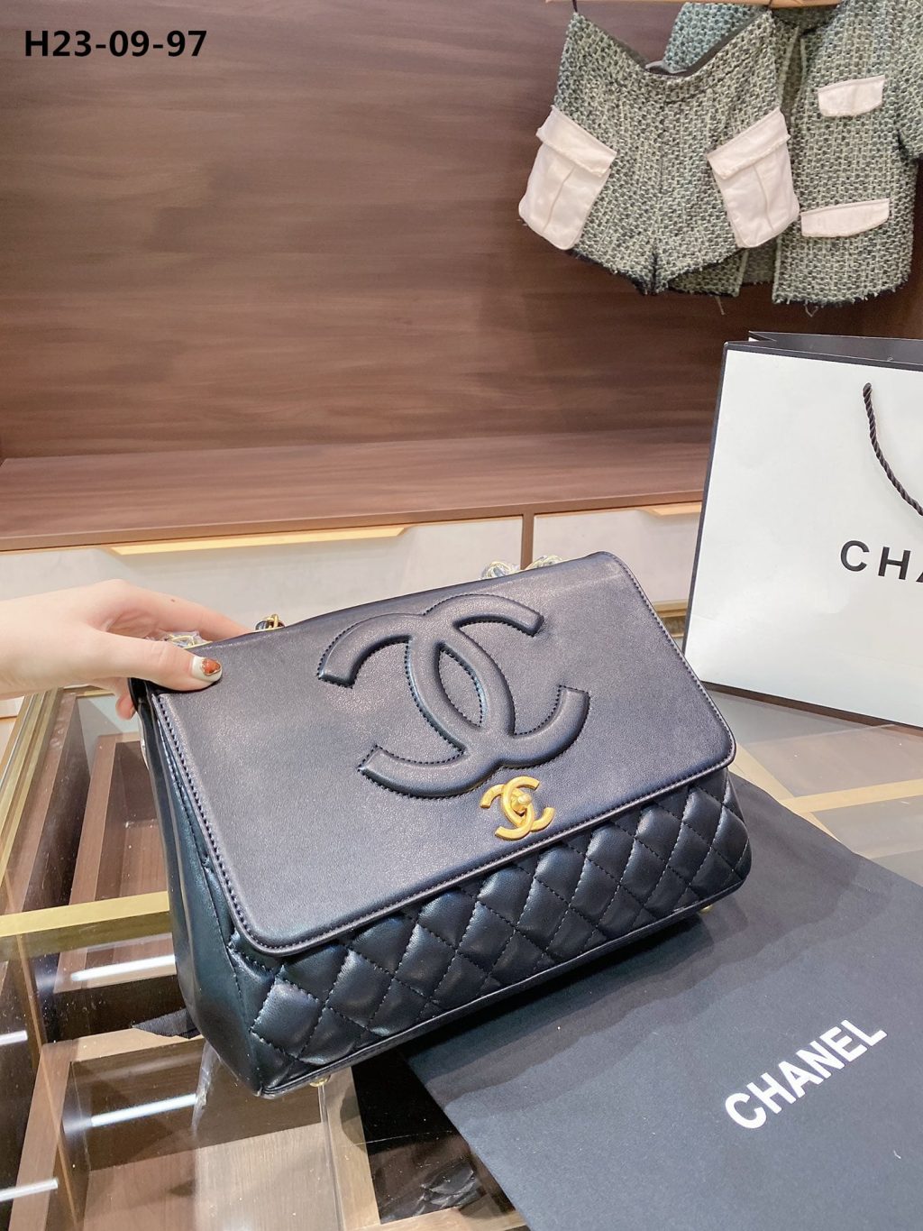 Chanel Timeless Cc Flap Maxi Black 31Cm - Image 4