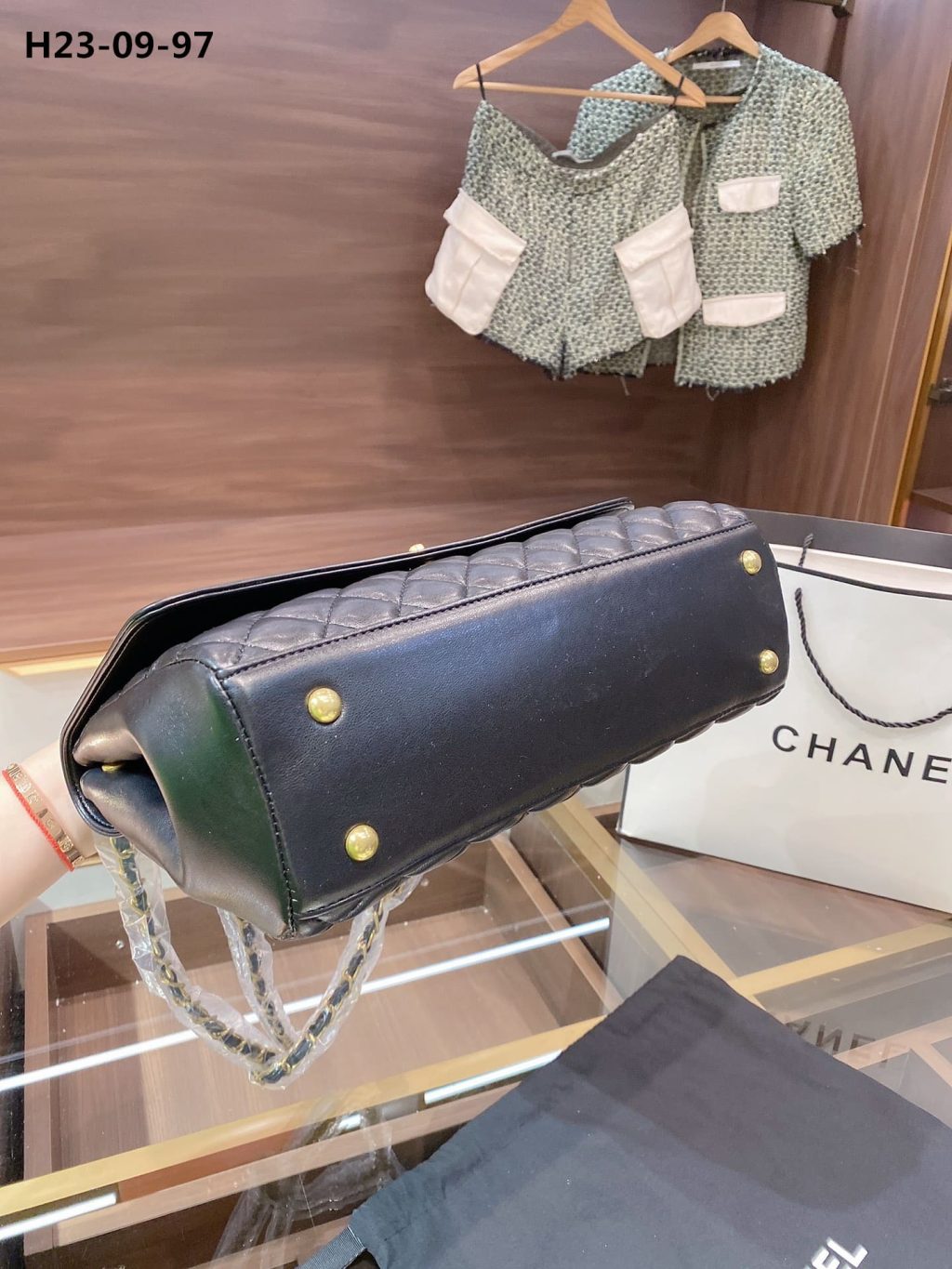 Chanel Timeless Cc Flap Maxi Black 31Cm - Image 9