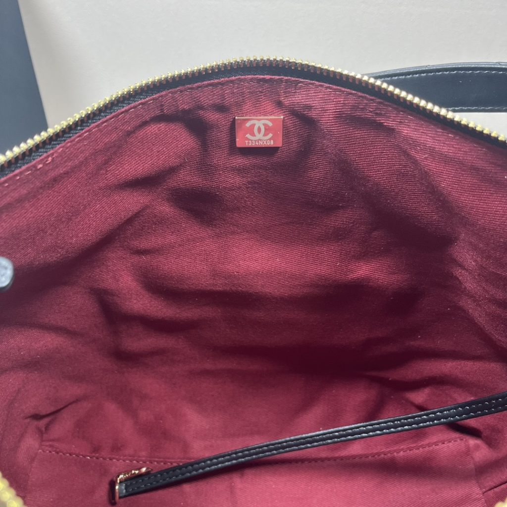 Chanel Maxi Size Hobo Bag Black Leather And Gold Tone Metal Black 27Cm As4339 B13833 94305 - Image 3