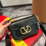 Valentino Garavani Alltime Grainy Leather Shoulder Bag Black 23Cm 5W0B0N20Imz 0No - Image 4