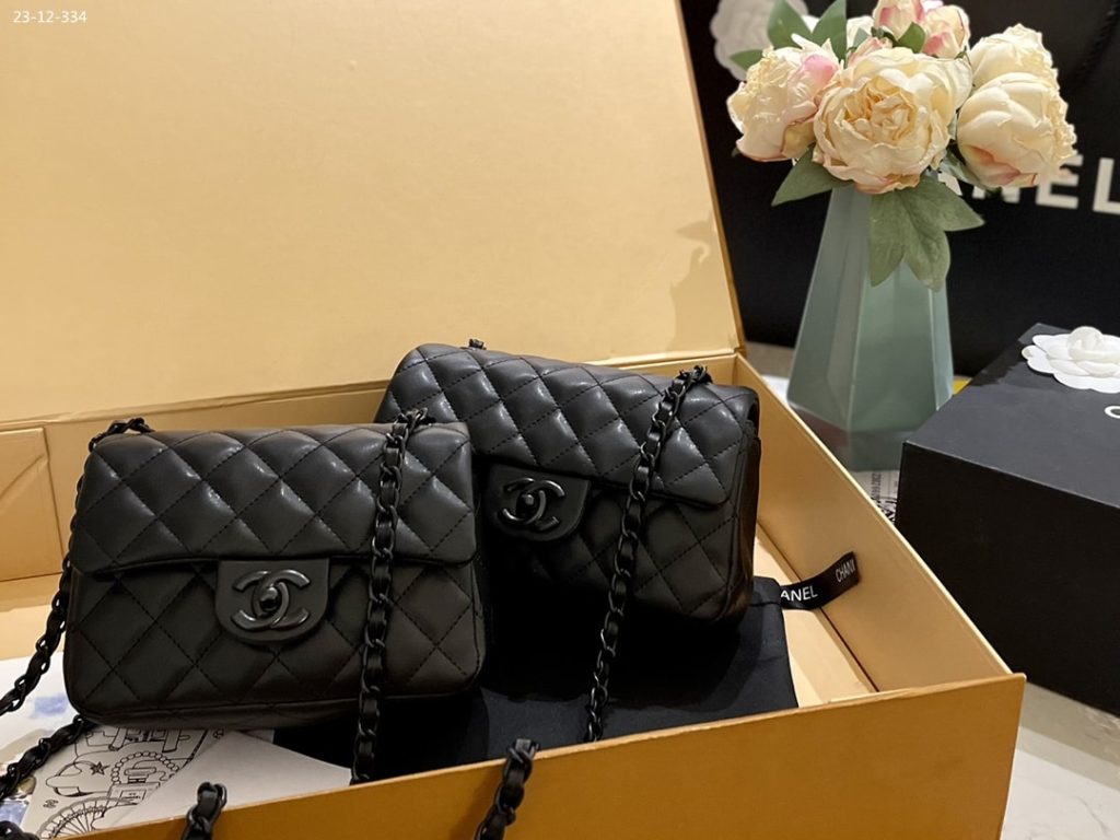 Chanel Flap Bag Black 20Cm - Image 4