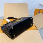 Saint Laurent Leather Leather Handbag Black 33Cm - Image 6