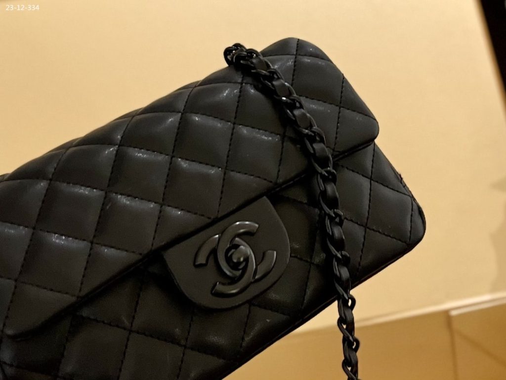 Chanel Flap Bag Black 20Cm - Image 7