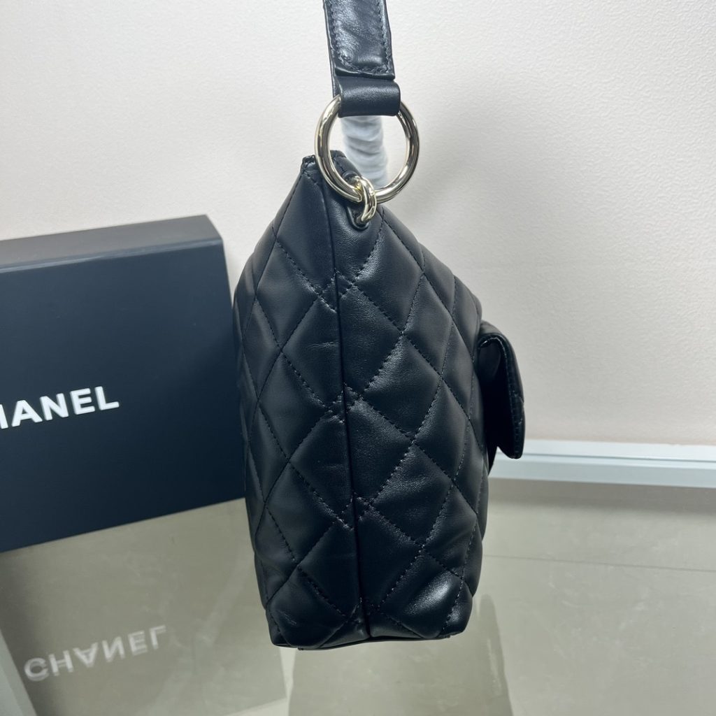 Chanel Maxi Size Hobo Bag Black Leather And Gold Tone Metal Black 27Cm As4339 B13833 94305 - Image 8