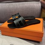 Hermes Oran Sandal Noir H021056Z 01340 - Image 6