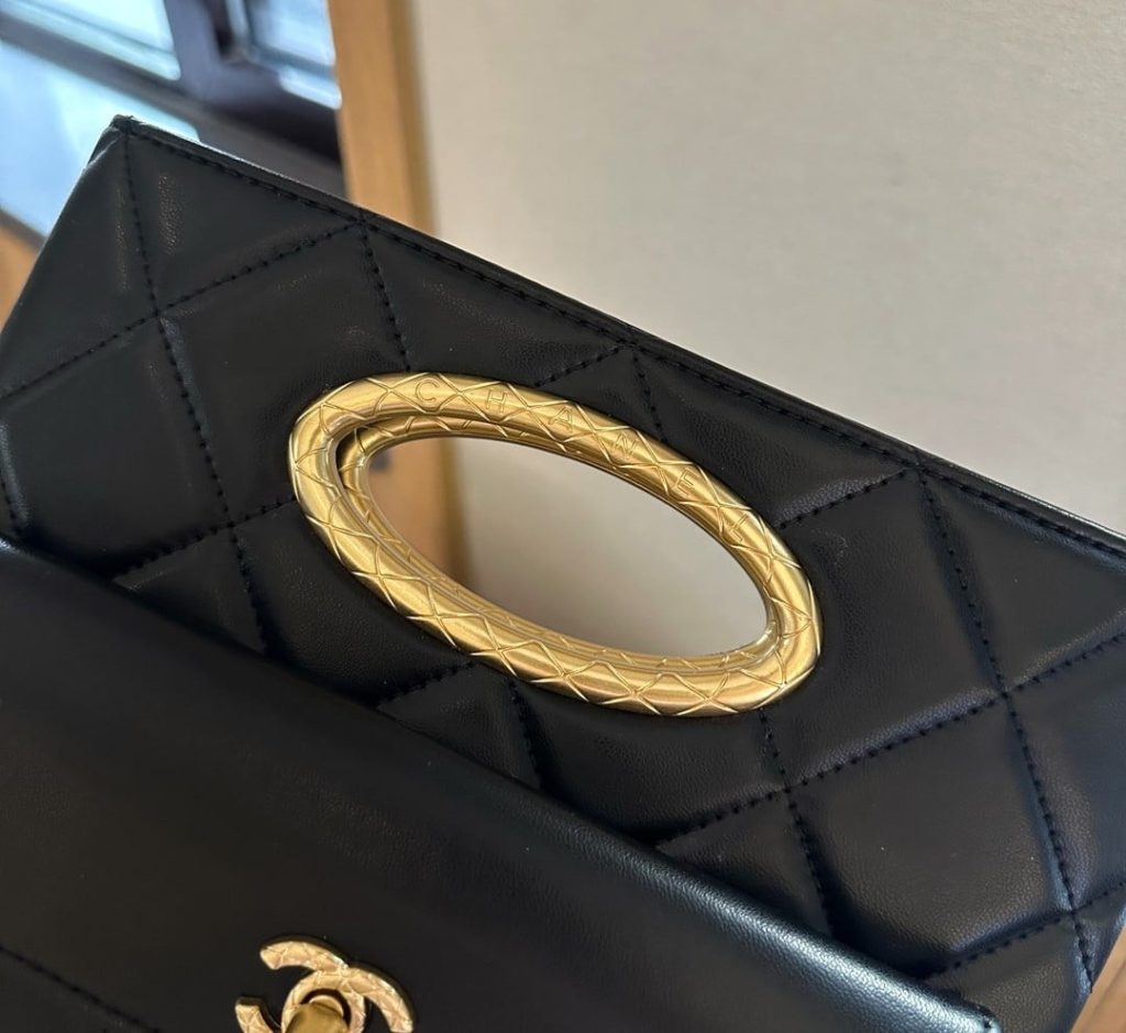 Chanel Clutch And Gold Plated Metal In Black 25Cm As5038 B17663 94305 - Image 4