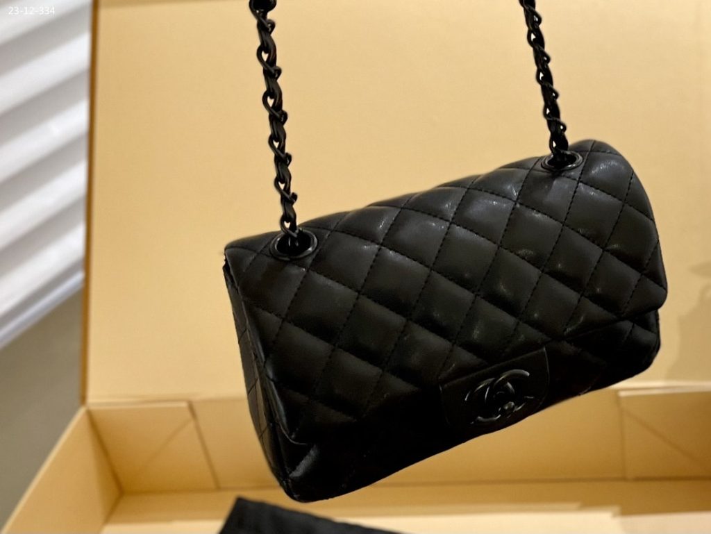 Chanel Flap Bag Black 20Cm - Image 9