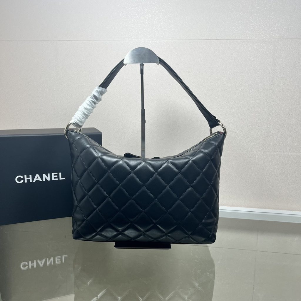 Chanel Maxi Size Hobo Bag Black Leather And Gold Tone Metal Black 27Cm As4339 B13833 94305 - Image 10