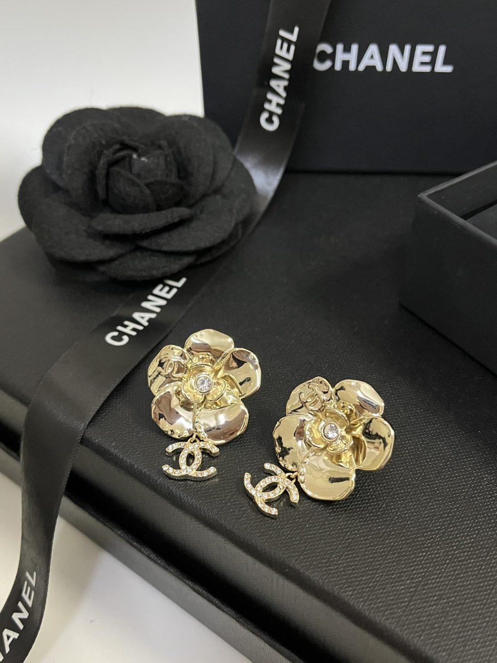 Chanel Cc Flower Earrings With Crystal Gold - Image 6