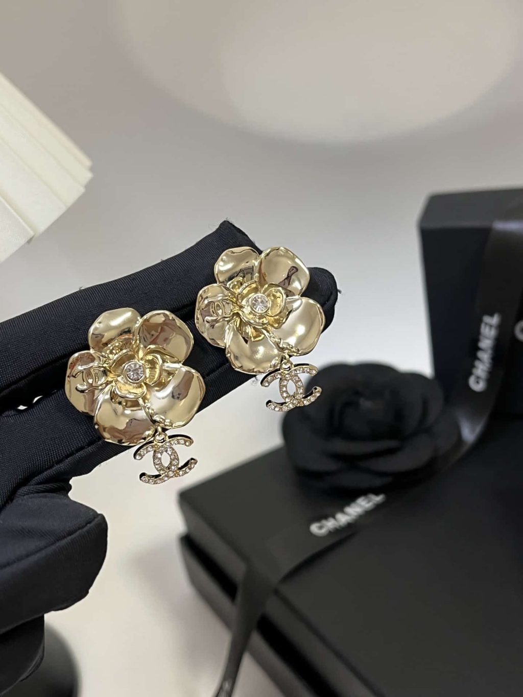 Chanel Cc Flower Earrings With Crystal Gold - Image 5
