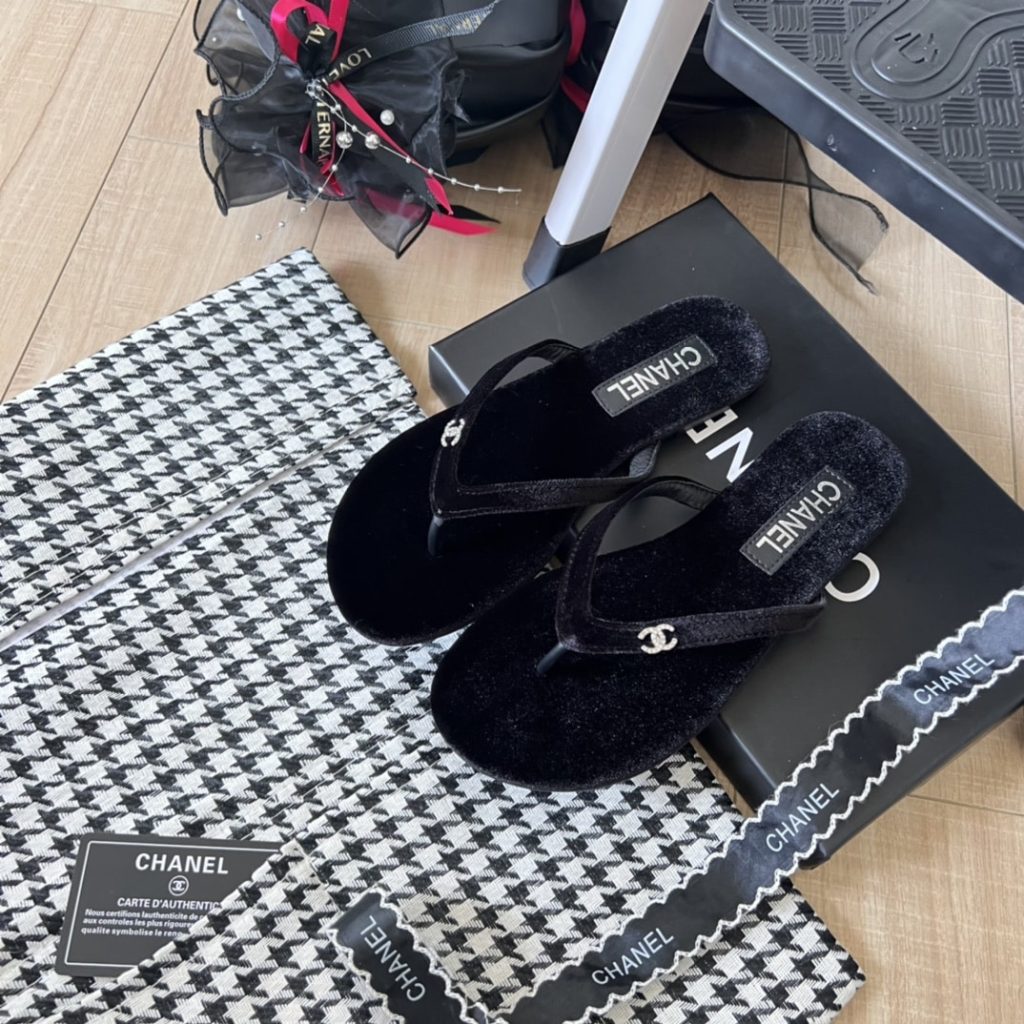 Chanel Thongs Slipper Velvet In Black G45716 B16716 94305 - Image 4