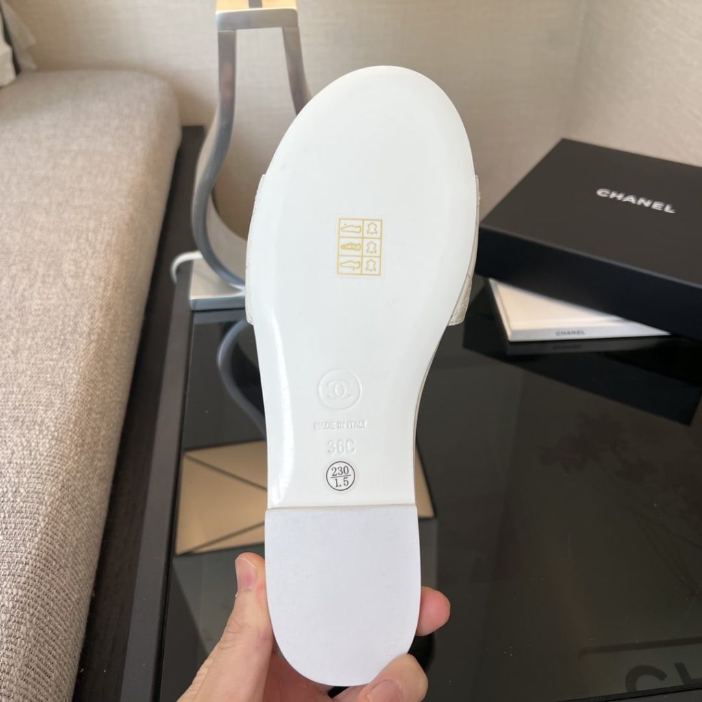 Chanel 23P Quilted Cc Chain Mule Sandal White - Image 11