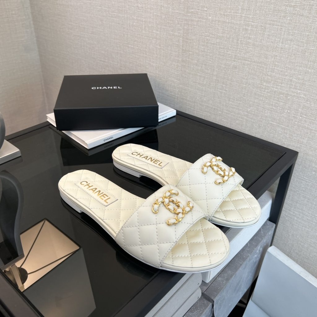 Chanel 23P Quilted Cc Chain Mule Sandal White - Image 10