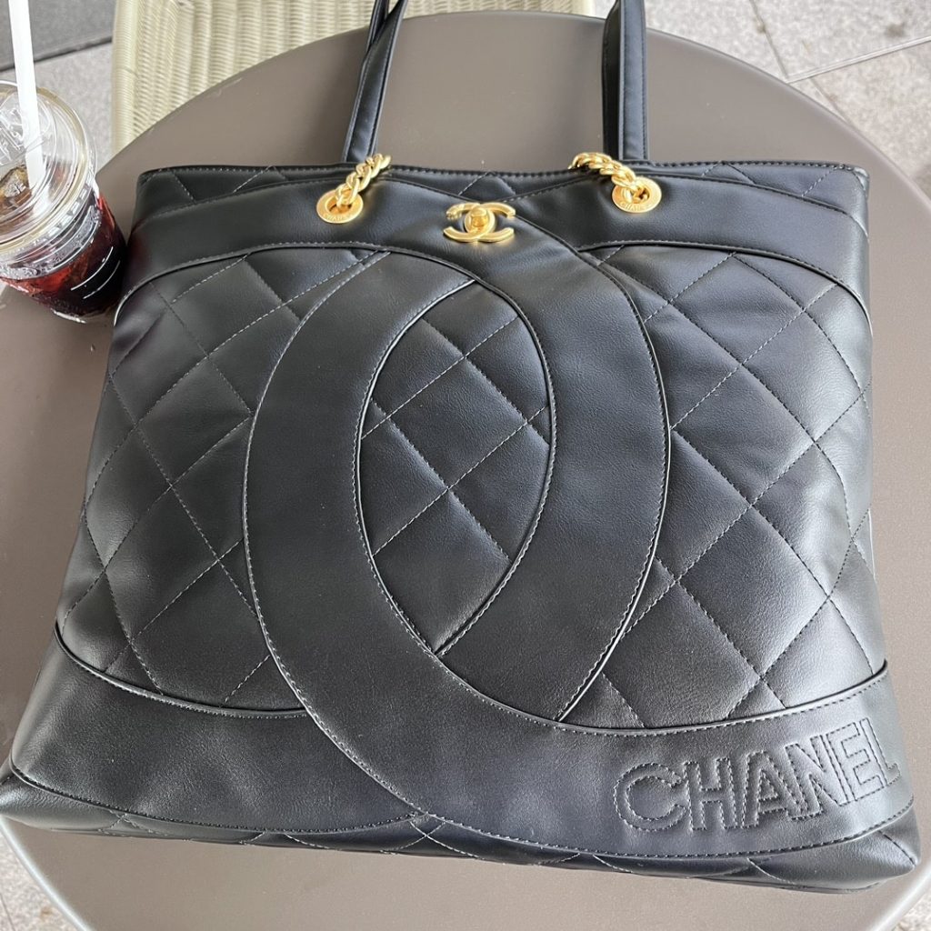 Chanel Cc Caviar Shopping Bag Black 37Cm - Image 4