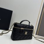 Chanel 25C Vanity With Chain Gold Hardware Black 19Cm - Image 4