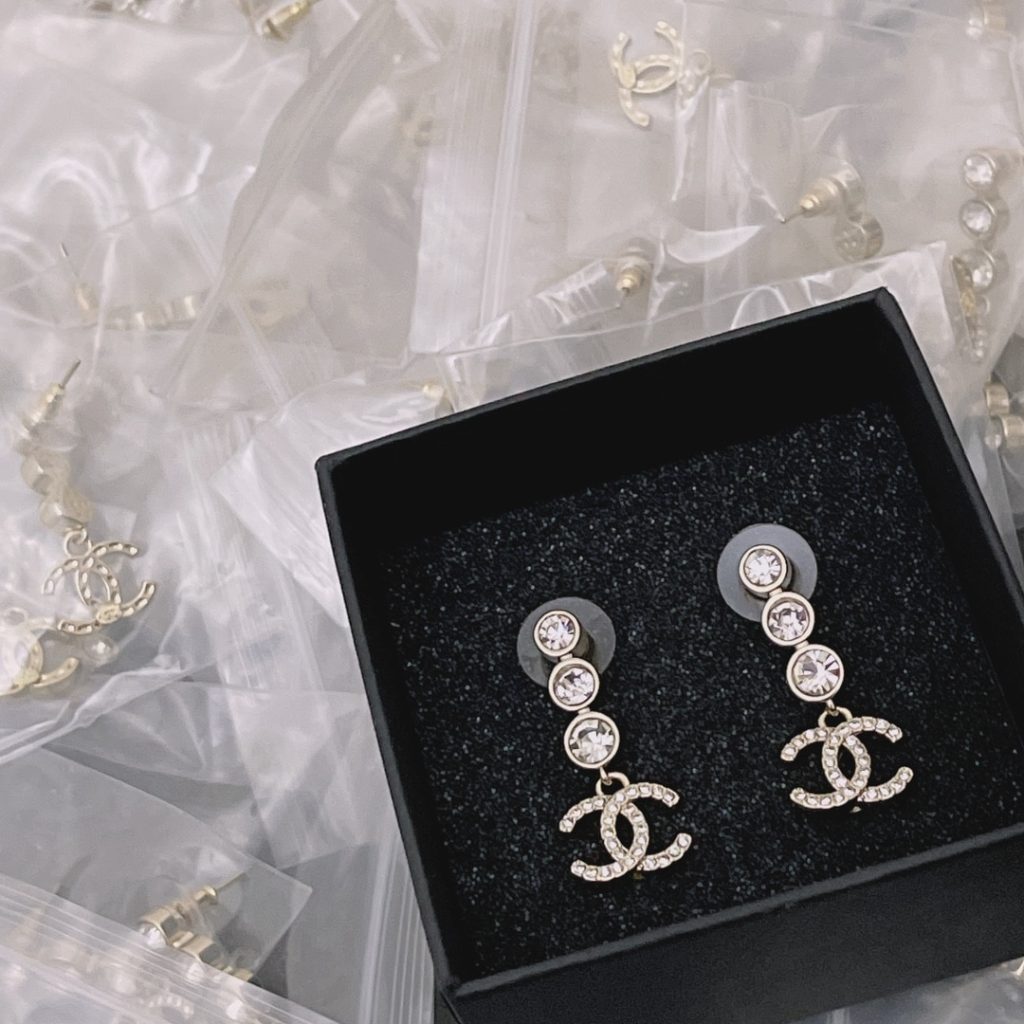 Chanel Crystal Cc Drop Earrings Gold - Image 4