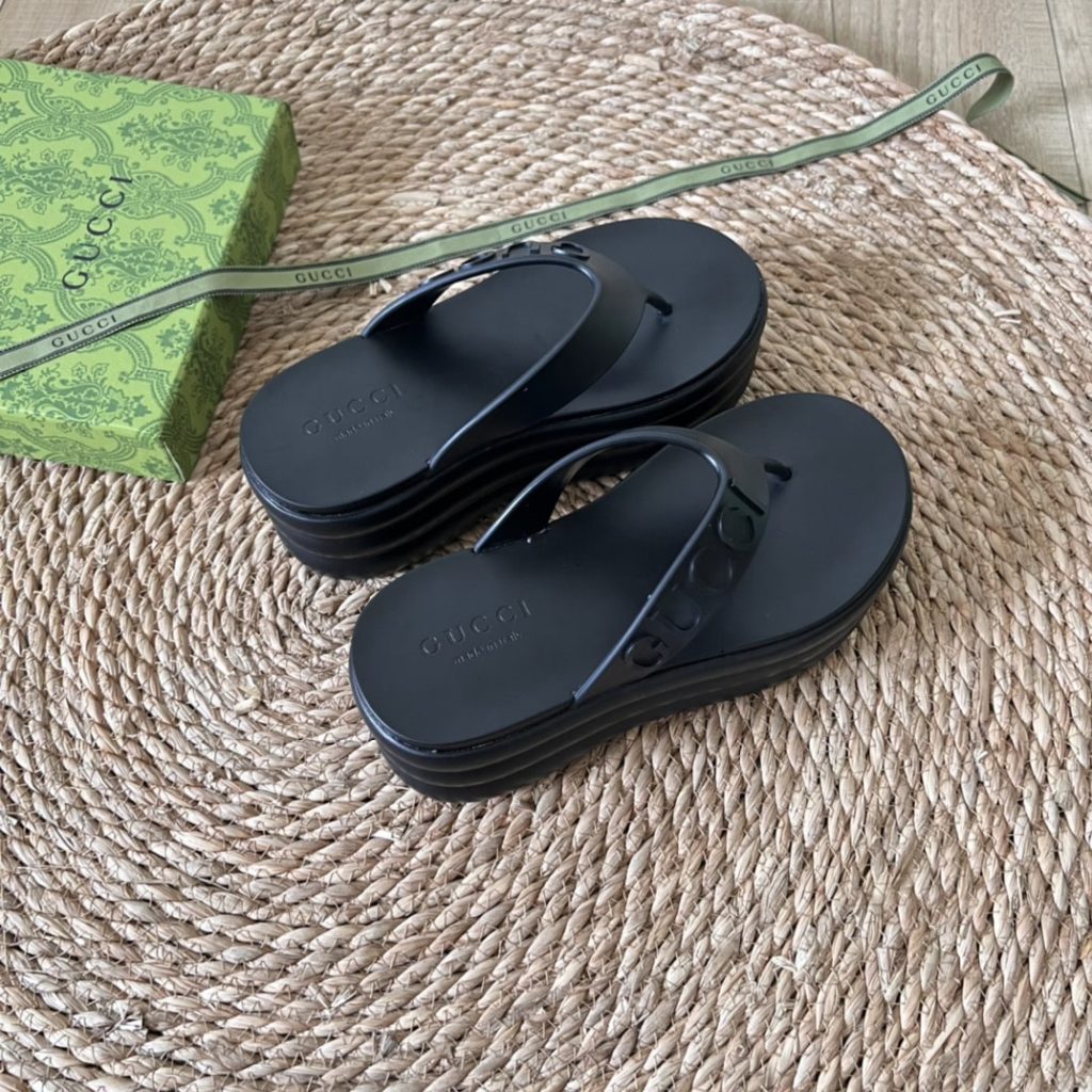 Gucci Tarifa Rubber Platform Flip Flops Black - Image 4