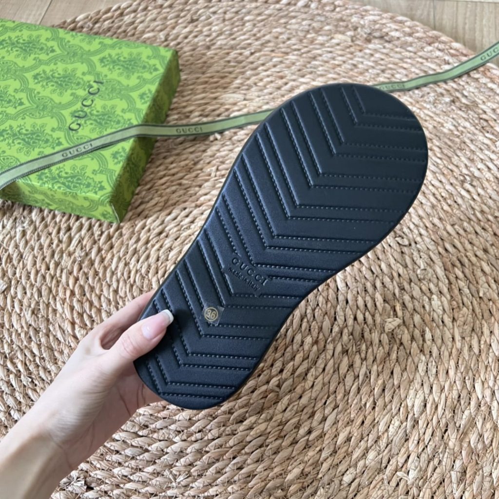 Gucci Tarifa Rubber Platform Flip Flops Black - Image 5