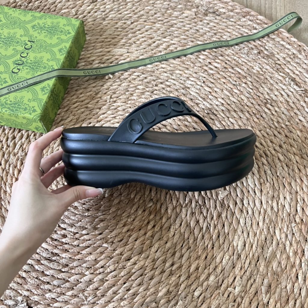 Gucci Tarifa Rubber Platform Flip Flops Black - Image 6