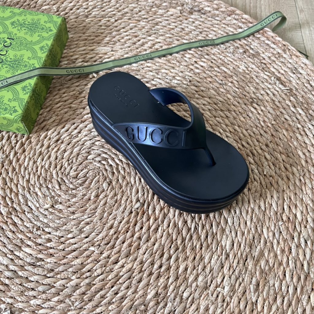 Gucci Tarifa Rubber Platform Flip Flops Black - Image 8