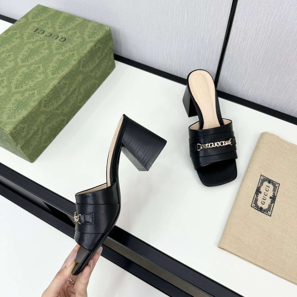 Gucci Signoria Slide Sandal In Black - Image 4