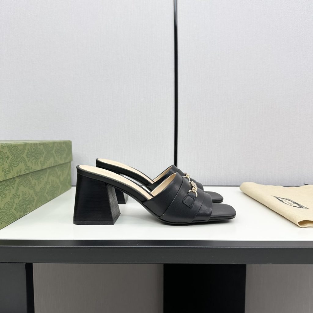 Gucci Signoria Slide Sandal In Black - Image 3