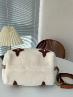 Louis Vuitton Speedy Bandouliere Monogram Teddy Fleece 25 White 25Cm - Image 5