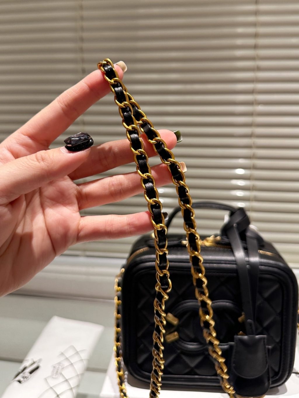 Chanel Small Vanity Case Ss22 Black 17Cm - Image 5