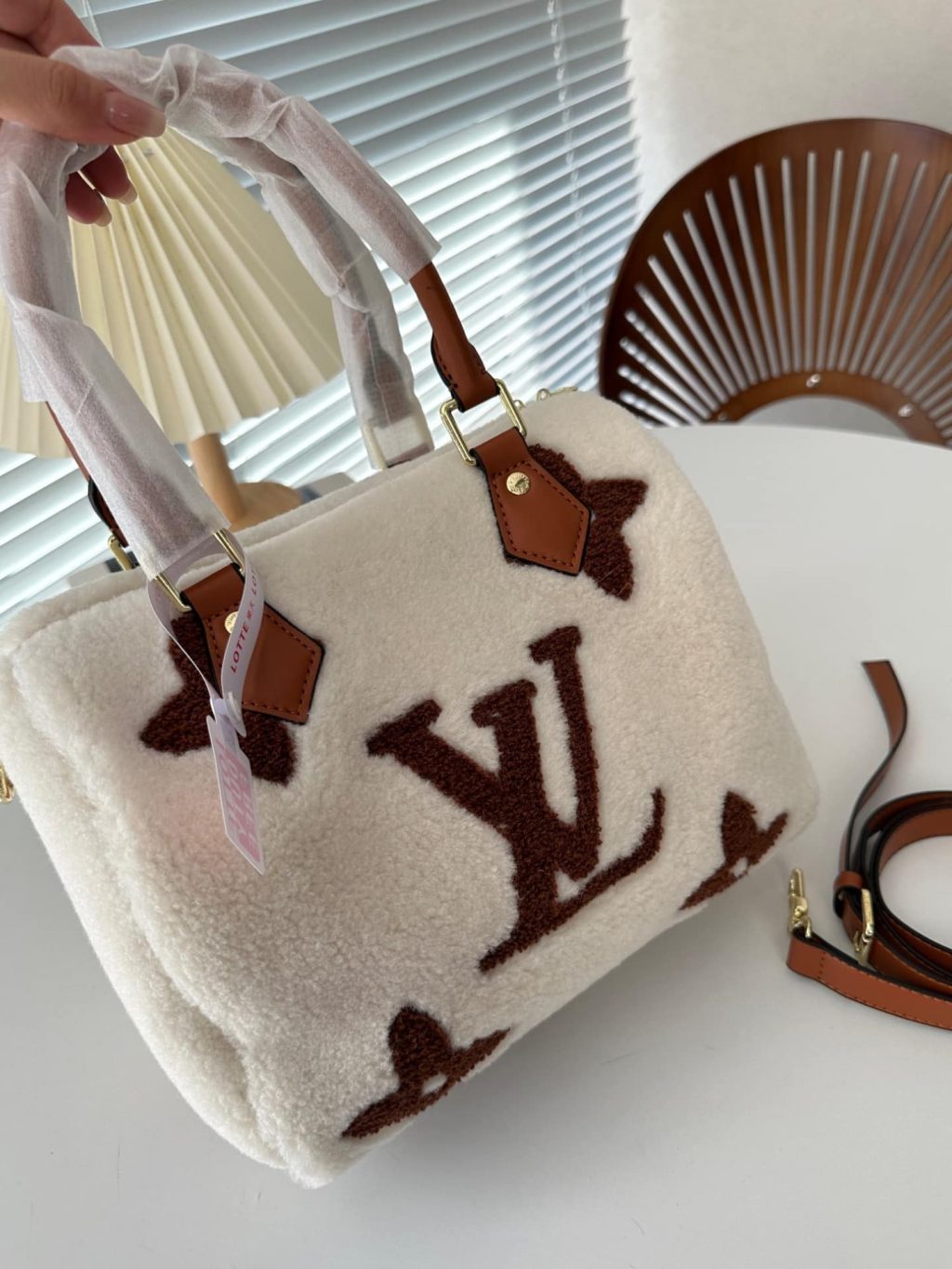 Louis Vuitton Speedy Bandouliere Monogram Teddy Fleece 25 White 25Cm - Image 7