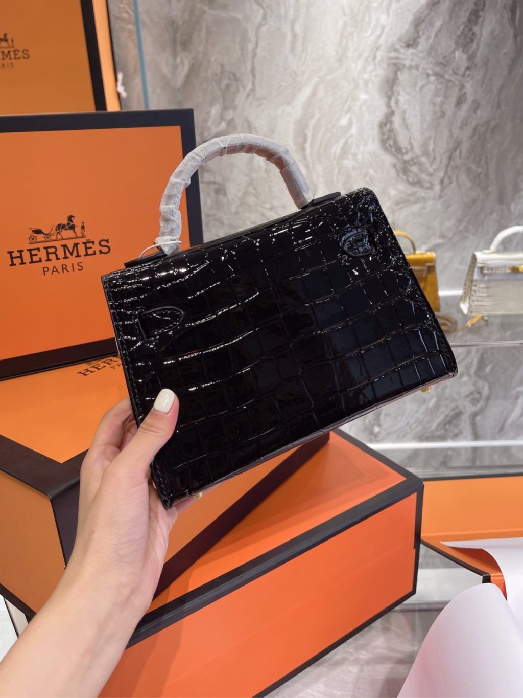 Hermès Kelly Alligator Gold Buckle Black 22Cm - Image 6