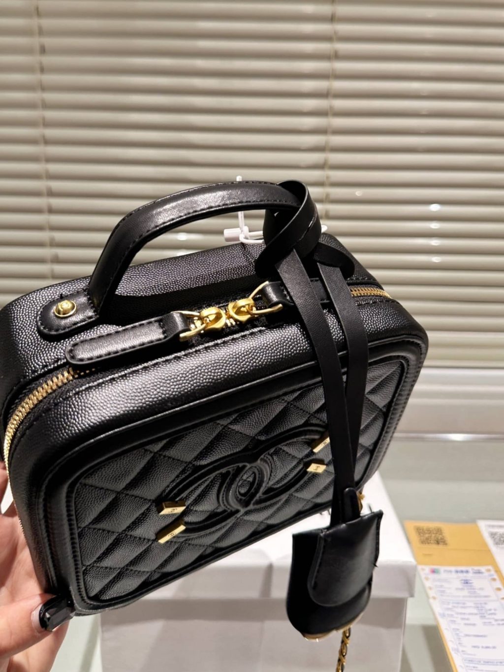 Chanel Small Vanity Case Ss22 Black 17Cm - Image 6