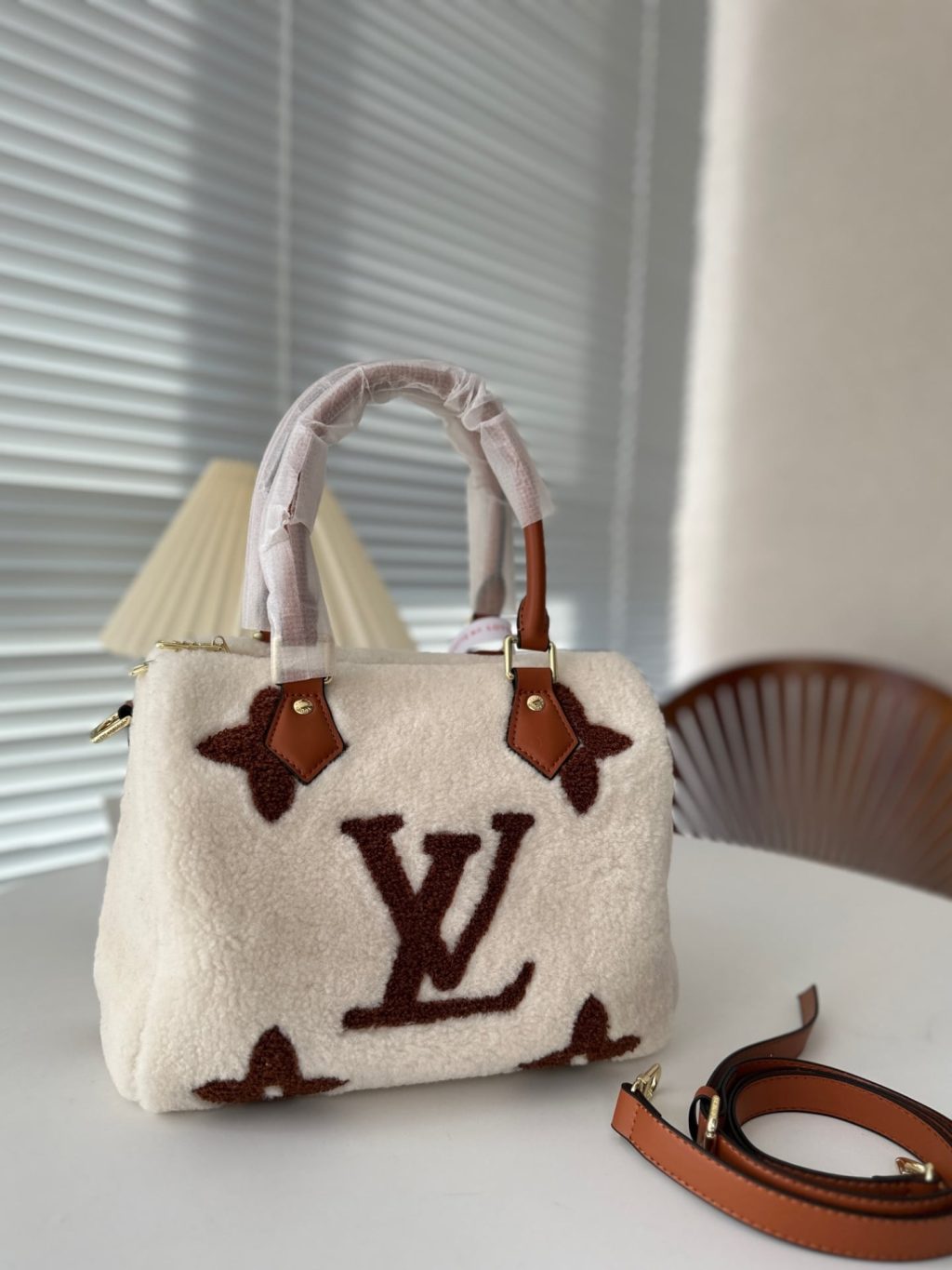 Louis Vuitton Speedy Bandouliere Monogram Teddy Fleece 25 White 25Cm - Image 9