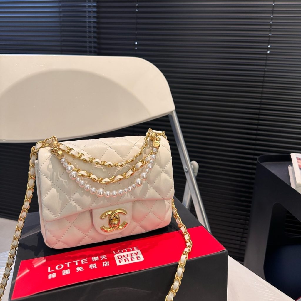 Chanel Mini Flap Bag Shiny Imitation Pearls And Gold Tone Metal White 17Cm AS4384 B15773 U2361 - Image 3