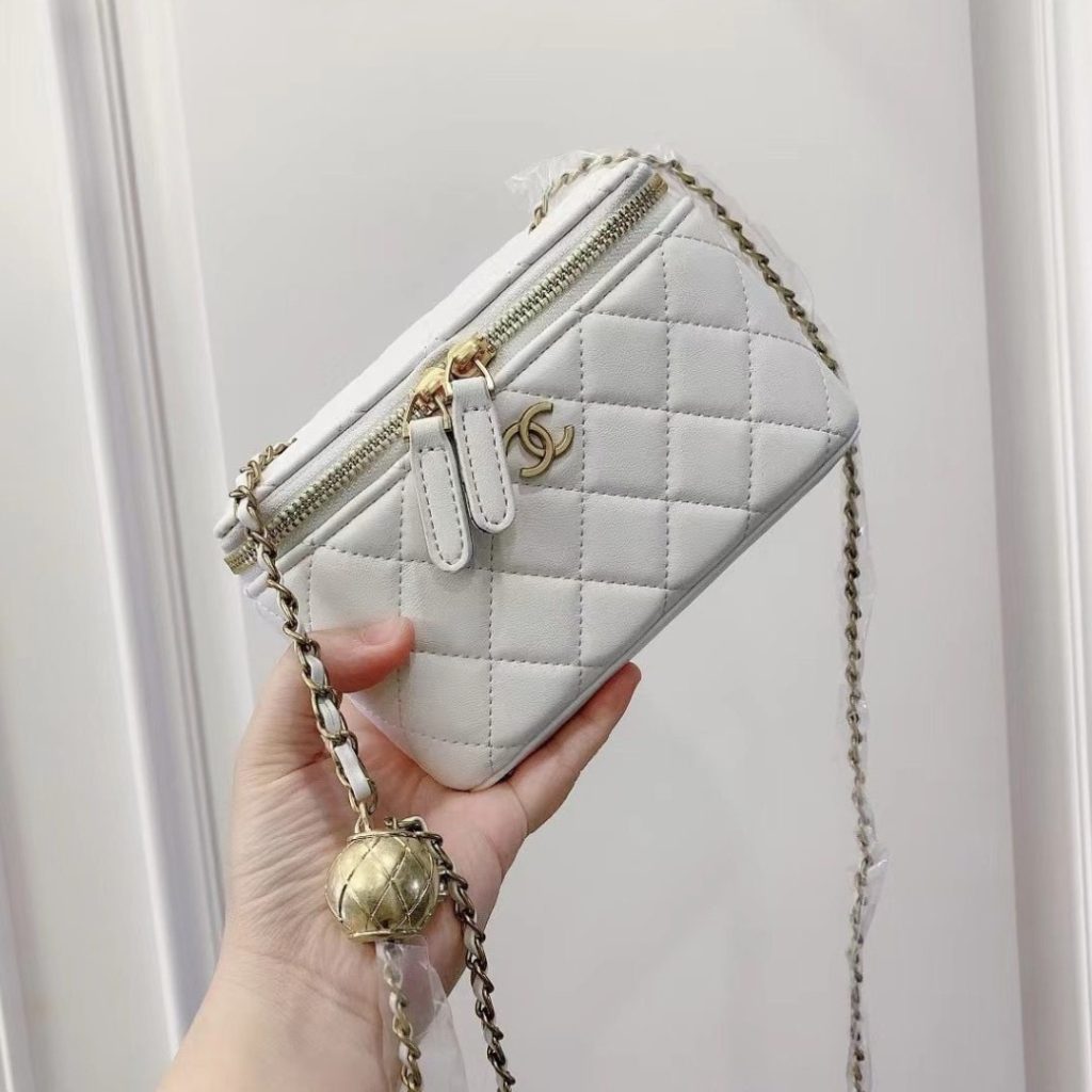 Chanel Pearl Crush Vanity Case With Chain In White 17Cm - Image 3