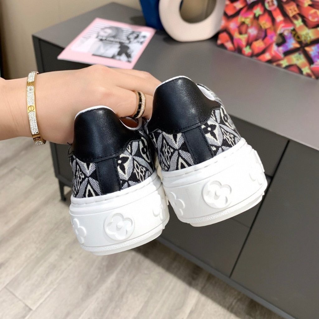 Louis Vuitton Time Out Trainers Grey 1A9Fni - Image 3