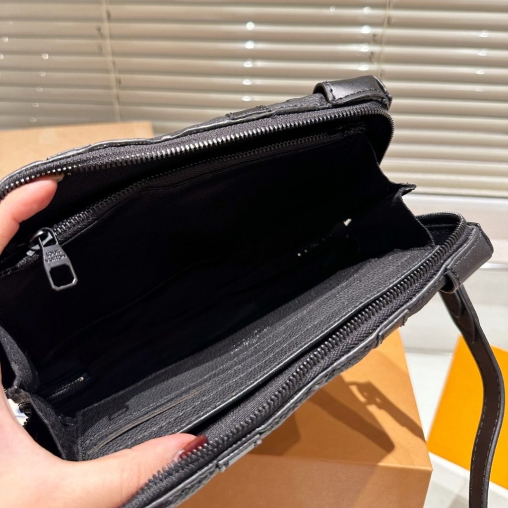 Louis Vuitton Soft Trunk Wallet Monogram Taurillon Leather Black 23Cm M80224 - Image 4