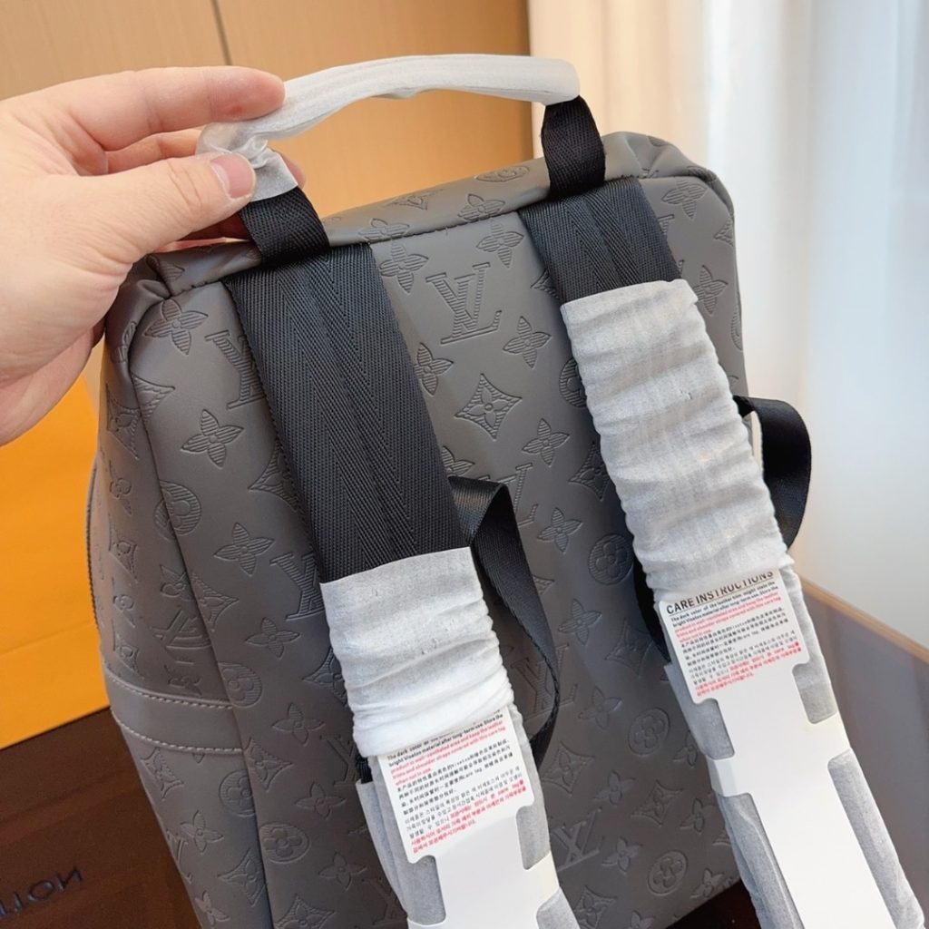 Louis Vuitton Discovery Backpack Anthracite Gray 38Cm M46557 - Image 7