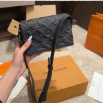 Louis Vuitton Steamer Wearable Wallet Monogram Taurillon Black 17Cm M81746 - Image 3