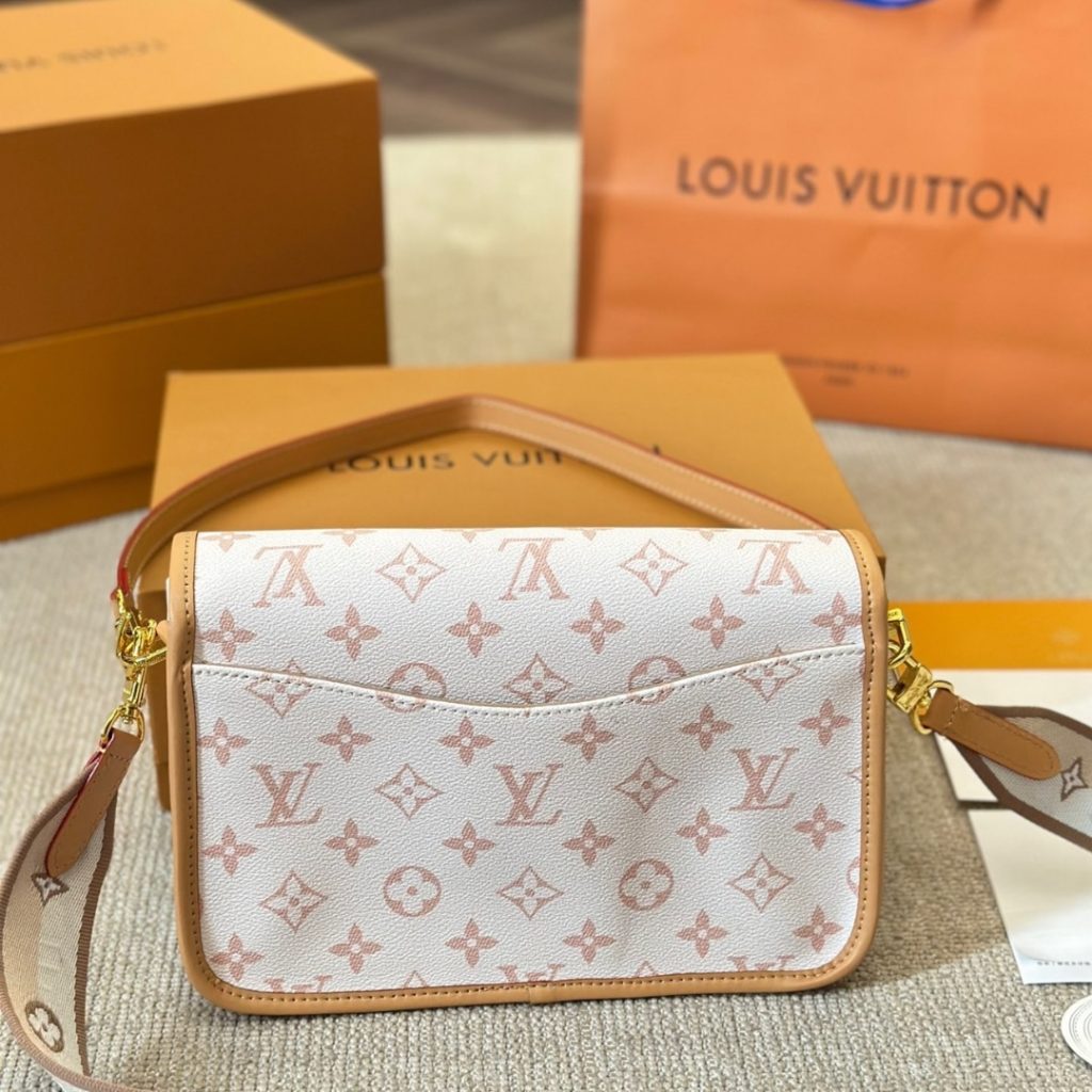 Louis Vuitton Diane Monogram Cream Beige 25Cm - Image 4