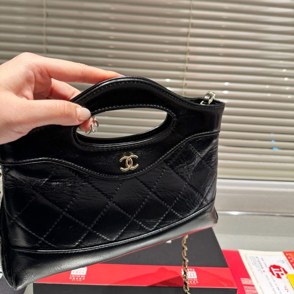 Chanel 24C Mini 31 Clutch With Chain Shiny Black 24Cm - Image 4