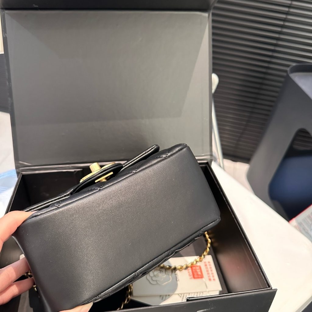 Chanel Mini Flap Bag Shiny Imitation Pearls And Gold Tone Metal Black 17Cm - Image 5