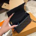 Louis Vuitton Steamer Wearable Wallet Monogram Taurillon Black 17Cm M81746 - Image 4