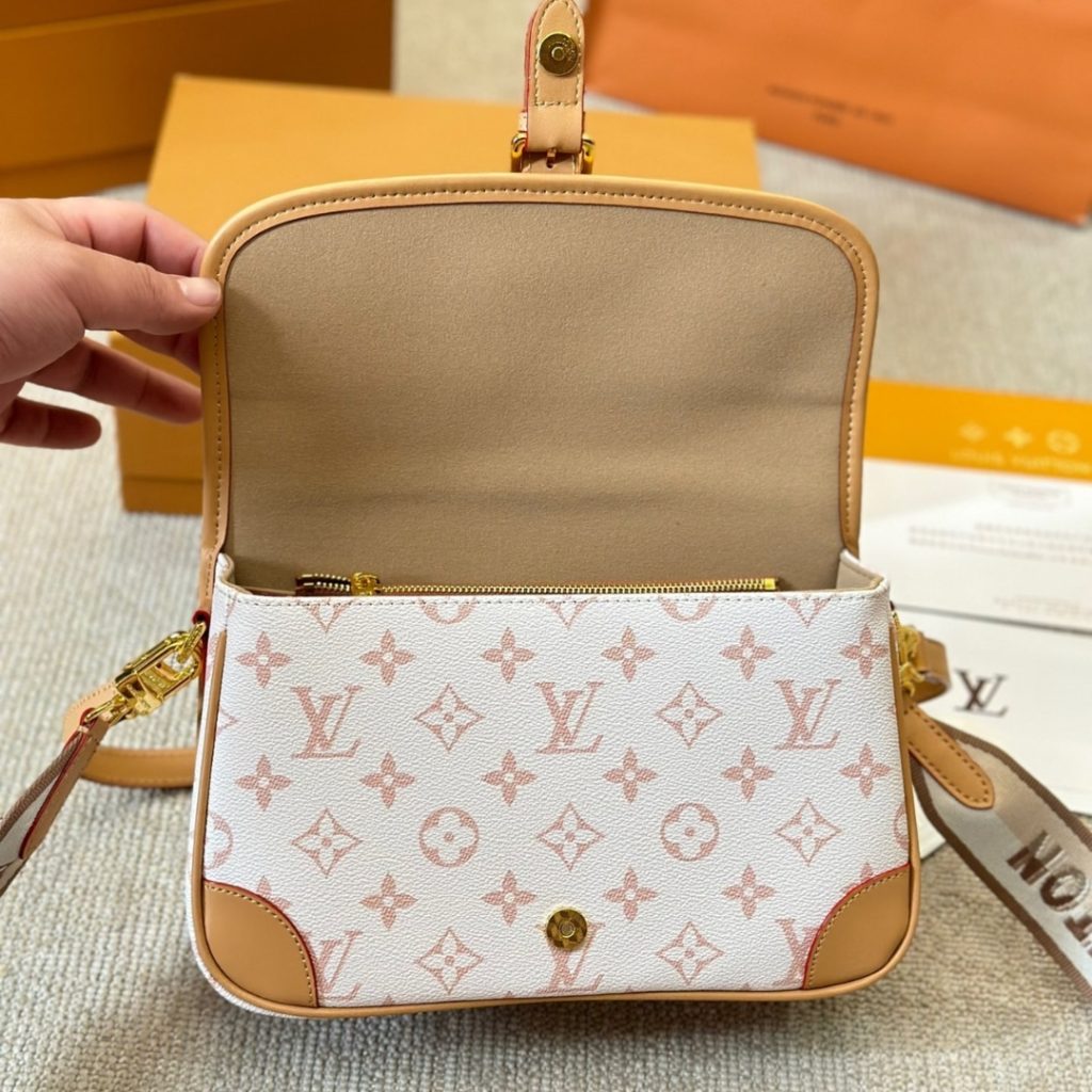 Louis Vuitton Diane Monogram Cream Beige 25Cm - Image 5