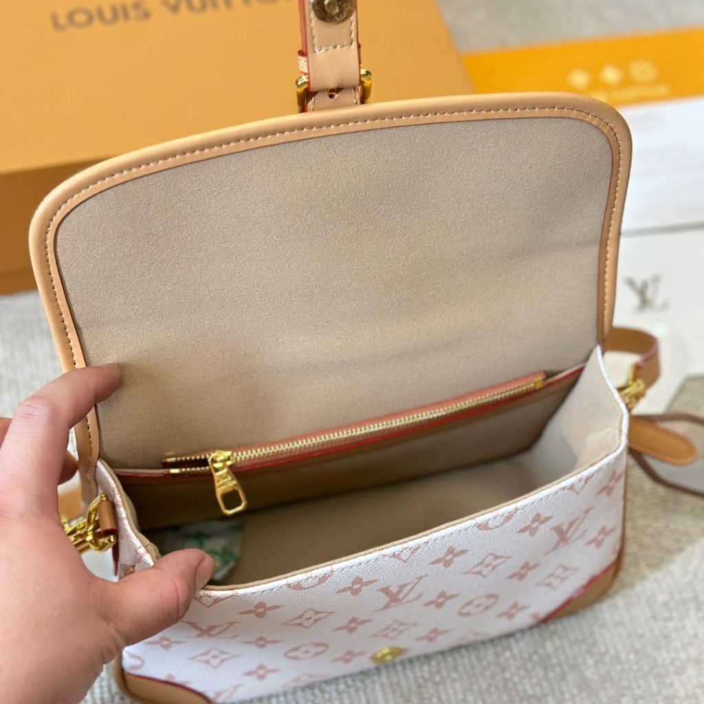 Louis Vuitton Diane Monogram Cream Beige 25Cm - Image 6