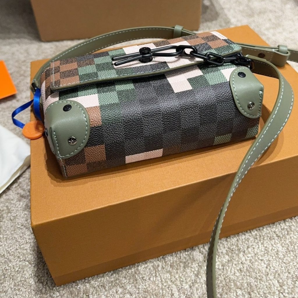 Louis Vuitton Steamer Wearable Wallet Damier Green 17Cm M83172 - Image 6