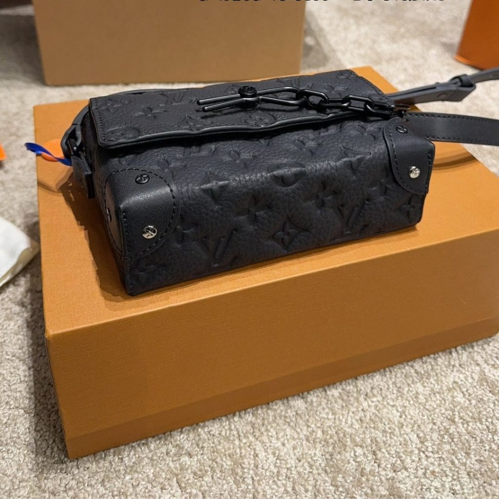 Louis Vuitton Steamer Wearable Wallet Monogram Taurillon Black 17Cm M81746 - Image 5