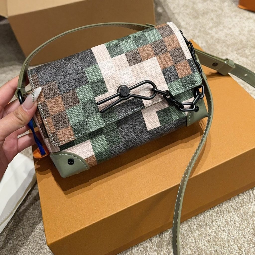 Louis Vuitton Steamer Wearable Wallet Damier Green 17Cm M83172 - Image 7